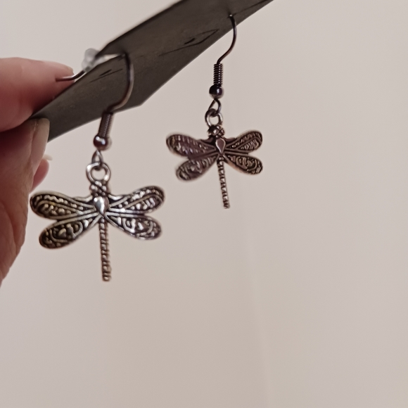 2 item-FAUX TURQUOISE DRAGONFLY GEMSTONE SILVERTONE NECKLACE & DRAGONFLY EARRING - Picture 8 of 10